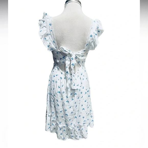 Blu pepper Mini Dress Floral White/Blue Tie on Back Size L NWT - Picture 2 of 8